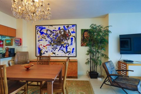 Condominio en alquiler en Miami, Florida, 1 dormitorio, 73.49 m2 № 2152666 - foto 10