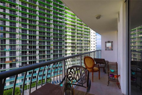 Condominio en alquiler en Miami, Florida, 1 dormitorio, 73.49 m2 № 2152666 - foto 9