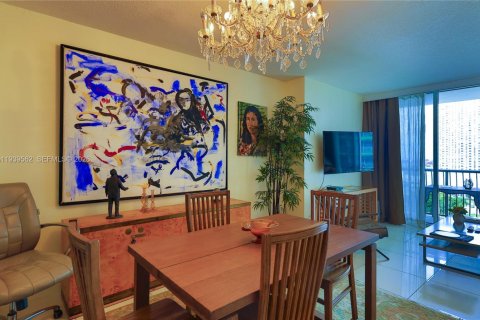 Condominio en Miami, Florida, 1 dormitorio  № 2152666