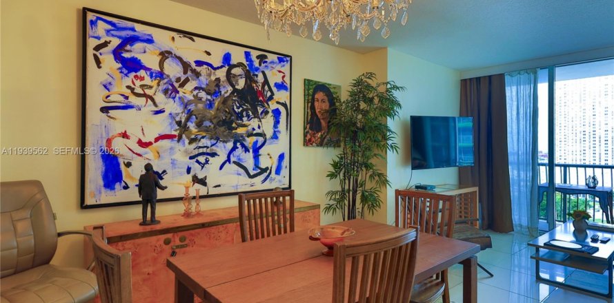 Condominio en Miami, Florida, 1 dormitorio  № 2152666