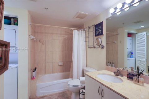 Condominio en alquiler en Miami, Florida, 1 dormitorio, 73.49 m2 № 2152666 - foto 28