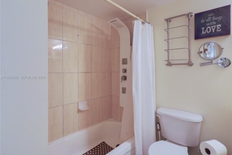 Condominio en alquiler en Miami, Florida, 1 dormitorio, 73.49 m2 № 2152666 - foto 12