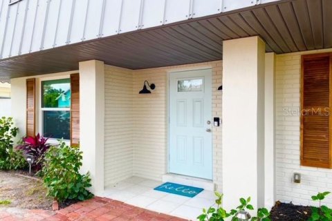 Casa en alquiler en Belleair Beach, Florida, 3 dormitorios, 161.93 m2 № 343241 - foto 1