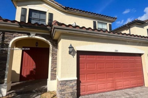 Casa en venta en Hialeah, Florida, 4 dormitorios, 236.71 m2 № 1770776 - foto 1