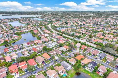Villa ou maison à vendre à Pembroke Pines, Floride: 3 chambres, 163.88 m2 № 2005475 - photo 11