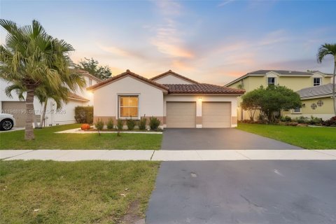 Villa ou maison à Pembroke Pines, Floride 3 chambres, 163.88 m2 № 2005475
