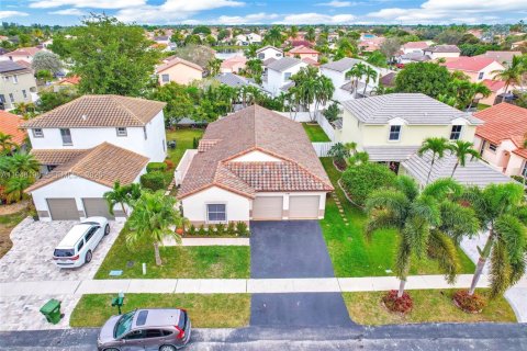 Villa ou maison à vendre à Pembroke Pines, Floride: 3 chambres, 163.88 m2 № 2005475 - photo 5