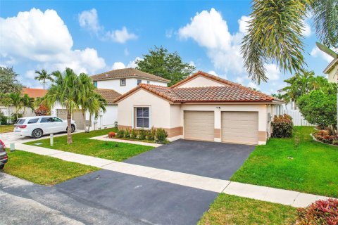 Villa ou maison à vendre à Pembroke Pines, Floride: 3 chambres, 163.88 m2 № 2005475 - photo 2