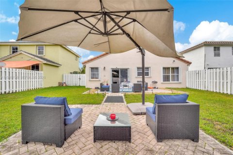 Villa ou maison à vendre à Pembroke Pines, Floride: 3 chambres, 163.88 m2 № 2005475 - photo 25