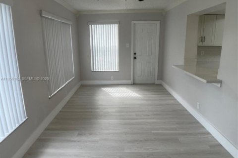 Villa ou maison à vendre à Margate, Floride: 2 chambres, 98.57 m2 № 2009978 - photo 8