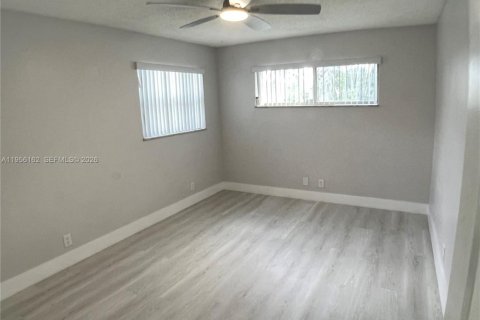 Villa ou maison à vendre à Margate, Floride: 2 chambres, 98.57 m2 № 2009978 - photo 11