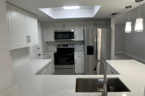 Villa ou maison à vendre à Margate, Floride: 2 chambres, 98.57 m2 № 2009978 - photo 6