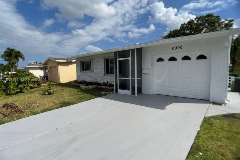 Villa ou maison à vendre à Margate, Floride: 2 chambres, 98.57 m2 № 2009978 - photo 1