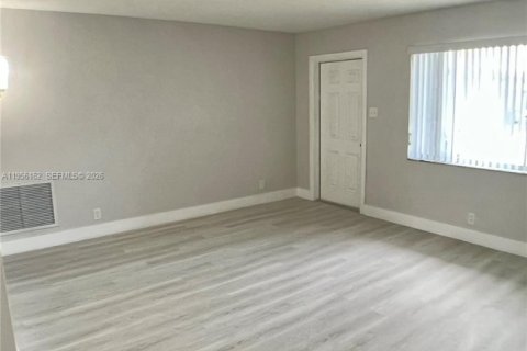 Villa ou maison à vendre à Margate, Floride: 2 chambres, 98.57 m2 № 2009978 - photo 4