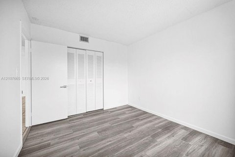 Снять в аренду кондоминиум в Майами, Флорида 2 спальни, 74.69м2, № 2417605 - фото 27