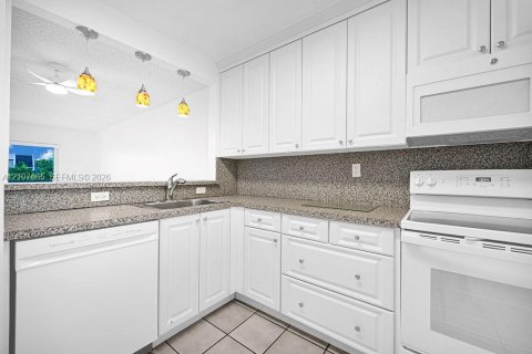 Снять в аренду кондоминиум в Майами, Флорида 2 спальни, 74.69м2, № 2417605 - фото 9
