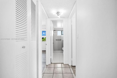 Снять в аренду кондоминиум в Майами, Флорида 2 спальни, 74.69м2, № 2417605 - фото 22