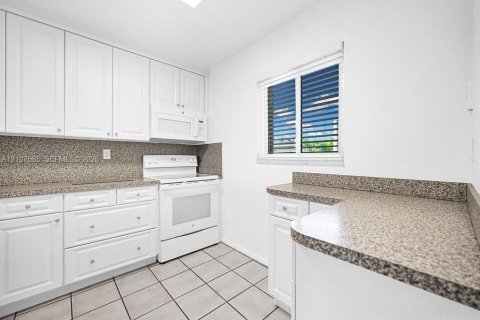 Condominio en Miami, Florida, 2 dormitorios  № 2417605