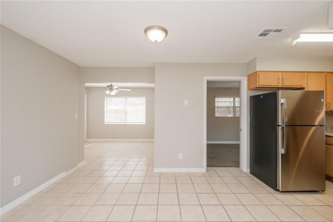 Casa en alquiler en Tampa, Florida, 4 dormitorios, 134.71 m2 № 1775741 - foto 4
