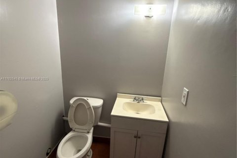 Commercial property in Hialeah, Florida № 1868497 - photo 8