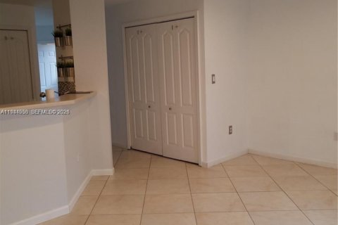 Touwnhouse à louer à Miramar, Floride: 3 chambres, 114.73 m2 № 2001206 - photo 4