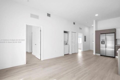 Снять в аренду квартиру в Халландейл-Бич, Флорида 2 спальни, 88.54м2, № 1953408 - фото 9