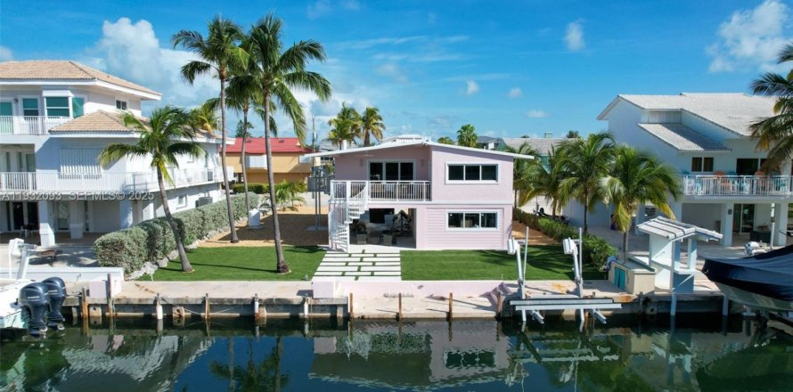 Casa en Islamorada, Village of Islands, Florida 2 dormitorios, 114.08 m2 № 1993834