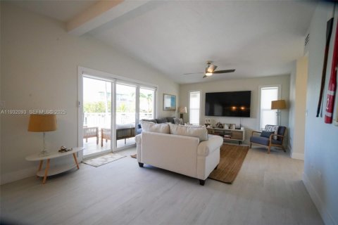 Casa en venta en Islamorada, Village of Islands, Florida, 2 dormitorios, 114.08 m2 № 1993834 - foto 8