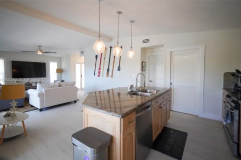Casa en venta en Islamorada, Village of Islands, Florida, 2 dormitorios, 114.08 m2 № 1993834 - foto 26