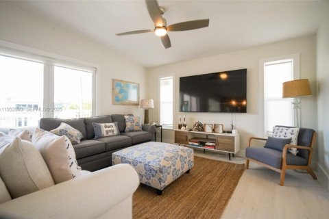 Casa en venta en Islamorada, Village of Islands, Florida, 2 dormitorios, 114.08 m2 № 1993834 - foto 16