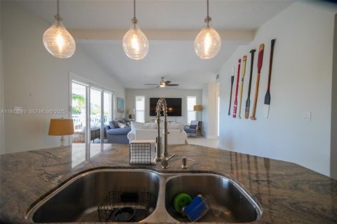 Casa en venta en Islamorada, Village of Islands, Florida, 2 dormitorios, 114.08 m2 № 1993834 - foto 25