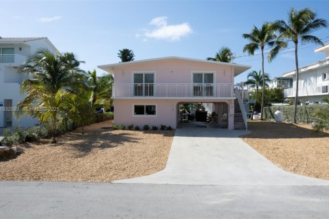 Casa en venta en Islamorada, Village of Islands, Florida, 2 dormitorios, 114.08 m2 № 1993834 - foto 2