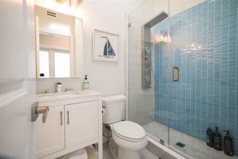 Casa en venta en Islamorada, Village of Islands, Florida, 2 dormitorios, 114.08 m2 № 1993834 - foto 15