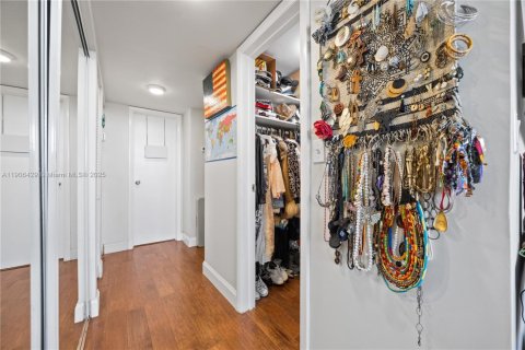 Condo in North Miami, Florida, 1 bedroom  № 1957068 - photo 27