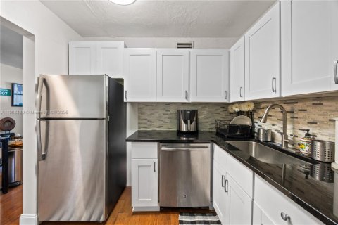 Condo in North Miami, Florida, 1 bedroom  № 1957068 - photo 16