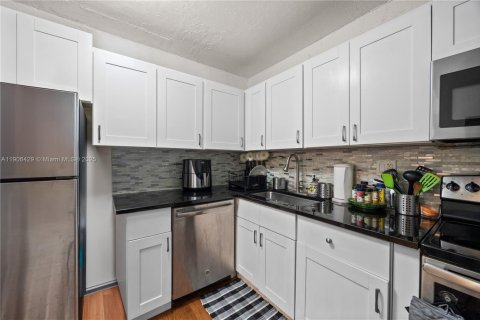 Condo in North Miami, Florida, 1 bedroom  № 1957068 - photo 15
