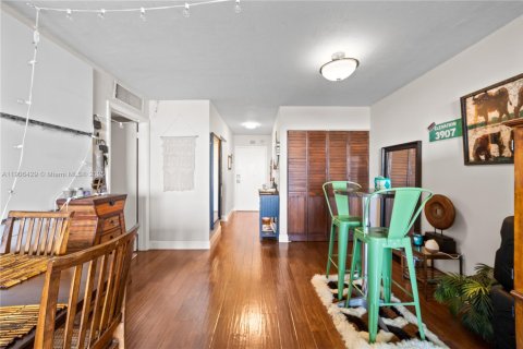 Condo in North Miami, Florida, 1 bedroom  № 1957068 - photo 13
