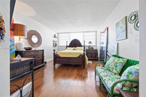 Condo in North Miami, Florida, 1 bedroom  № 1957068 - photo 28