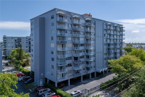 Condo in North Miami, Florida, 1 bedroom  № 1957068 - photo 3