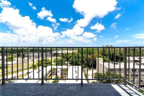 Condo in North Miami, Florida, 1 bedroom  № 1957068 - photo 5