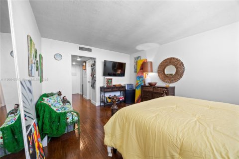 Condo in North Miami, Florida, 1 bedroom  № 1957068 - photo 24