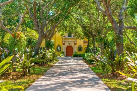 House in Merrit Island, Florida 5 bedrooms, 396.41 sq.m. № 1722659 - photo 20