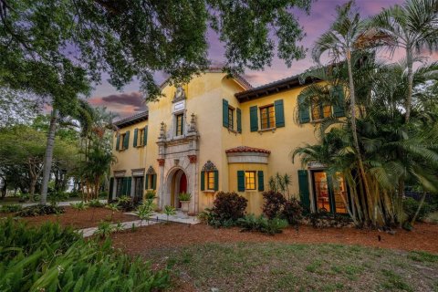 House in Merrit Island, Florida 5 bedrooms, 396.41 sq.m. № 1722659 - photo 22