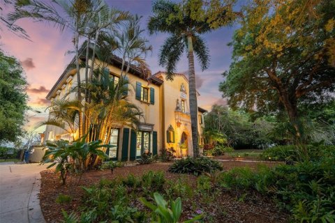 House in Merrit Island, Florida 5 bedrooms, 396.41 sq.m. № 1722659 - photo 29