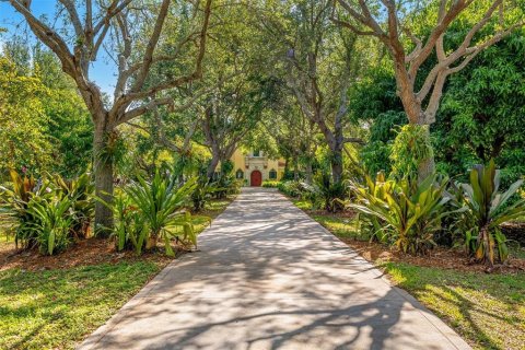 House in Merrit Island, Florida 5 bedrooms, 396.41 sq.m. № 1722659 - photo 5