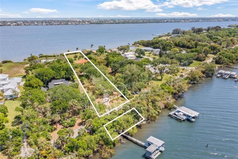 House in Merrit Island, Florida 5 bedrooms, 396.41 sq.m. № 1722659 - photo 7