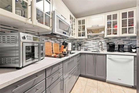 House in Palm Harbor, Florida 2 bedrooms, 92.9 sq.m. № 2393738 - photo 16