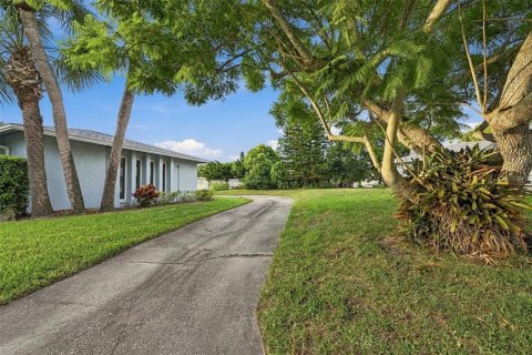 House in Palm Harbor, Florida 2 bedrooms, 92.9 sq.m. № 2393738 - photo 29