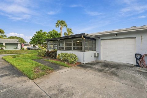 House in Palm Harbor, Florida 2 bedrooms, 92.9 sq.m. № 2393738 - photo 4
