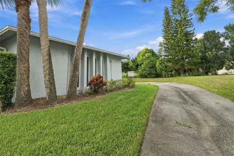 House in Palm Harbor, Florida 2 bedrooms, 92.9 sq.m. № 2393738 - photo 3